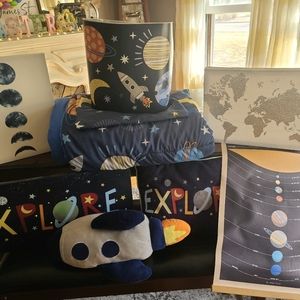 Outerspace twin bedding and decore set